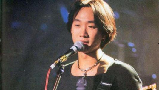 黄家驹趣事爆料新闻视频,揭秘摇滚传奇背后的幽默瞬间 第2张 黄家驹趣事爆料新闻视频,揭秘摇滚传奇背后的幽默瞬间 第2张